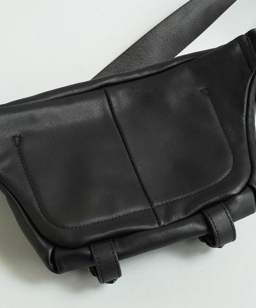 NO ID.(ノーアイディ)の「mko11320-カウレザーボディBAG(ボディバッグ/ウエストポーチ・メンズ・ブラック・ONE SIZE)」の6枚目の写真