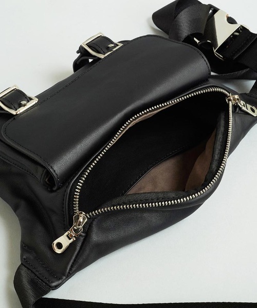 NO ID.(ノーアイディ)の「mko11320-カウレザーボディBAG(ボディバッグ/ウエストポーチ・メンズ・ブラック・ONE SIZE)」の8枚目の写真