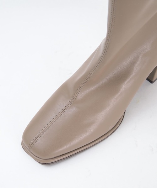 UR'S(ユアーズ)の「7cmチャンキーヒールスクエアトゥブーツ(ブーツ・レディース・アイボリー/ブラック/モカ・S/L/LL/M)」の14枚目の写真