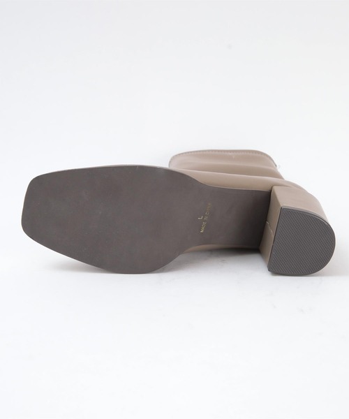 UR'S(ユアーズ)の「7cmチャンキーヒールスクエアトゥブーツ(ブーツ・レディース・アイボリー/ブラック/モカ・S/L/LL/M)」の17枚目の写真