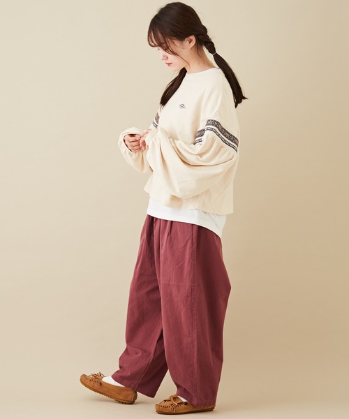 CUBE SUGAR（キューブシュガー）の「微起毛ツイルラクゆるっとパンツ（その他パンツ・レディース・カーキ/ベージュ/チャコールグレー/ナチュラル/レッド・M）」の7枚目の写真