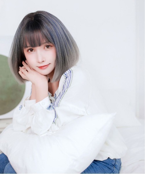 Port（ポート）の「【 フルウィッグ 】 ガーリーフラットボブ / ストレートボブ / フラットバング（ウィッグ・レディース・ブラック×ベージュ/ブラック×グレー/ブラック×ブルー/ピンク・FREE）」の5枚目の写真