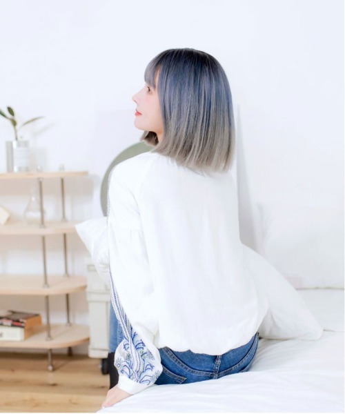 Port（ポート）の「【 フルウィッグ 】 ガーリーフラットボブ / ストレートボブ / フラットバング（ウィッグ・レディース・ブラック×ベージュ/ブラック×グレー/ブラック×ブルー/ピンク・FREE）」の10枚目の写真