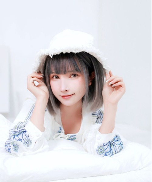 Port（ポート）の「【 フルウィッグ 】 ガーリーフラットボブ / ストレートボブ / フラットバング（ウィッグ・レディース・ブラック×ベージュ/ブラック×グレー/ブラック×ブルー/ピンク・FREE）」の16枚目の写真