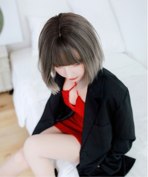 Port（ポート）の「【 フルウィッグ 】 ガーリーフラットボブ / ストレートボブ / フラットバング（ウィッグ・レディース・ブラック×ベージュ/ブラック×グレー/ブラック×ブルー/ピンク・FREE）」の19枚目の写真