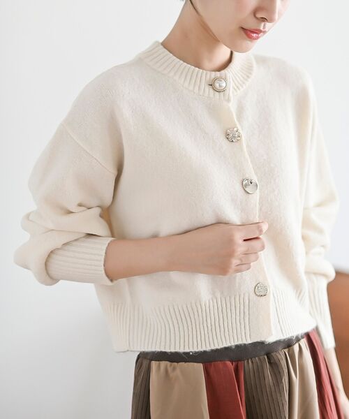 rps（アールピーエス）の「多釦ショート丈ニットカーディガン（カーディガン/ボレロ・レディース・アイボリー/ブラック/ダークネイビー/ボルドー・フリー）」の2枚目の写真