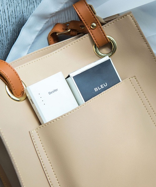 florist（フローリスト）の「【改良版A4対応】ショルダーベルトデザインのシンプル配色トートバッグ（トートバッグ・レディース・ネイビー/モカ/ブラック系1/キャメル/オフホワイト/ダークグリーン/グレイッシュベージュ/ベージュ/ブラック系2/ライトブルー・FREE）」の20枚目の写真