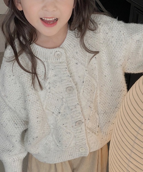 aimoha(アイモハ)の「【aimoha-KIDS-】子供服 かわいい編みカーディガン (AW)(カーディガン/ボレロ・キッズ・グレー/ホワイト・110/130/90/120/100)」の4枚目の写真