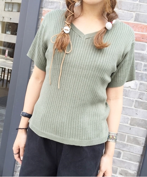 Kastane（カスタネ）の「変形リブVプルオーバー（ニット/セーター・レディース・カーキ/チャコールグレー/アイボリー・FREE）」の3枚目の写真