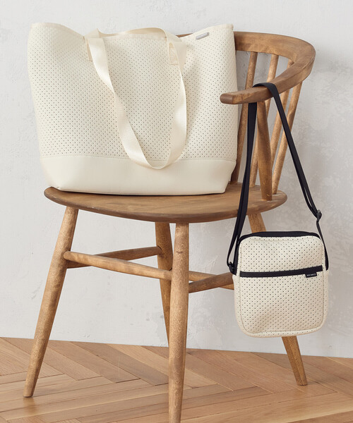 MONO　COMME CA（モノコムサ）の「パンチングショルダートート（トートバッグ・レディース・イエロー/ブラック/グレー/クリーム・FREE）」の16枚目の写真