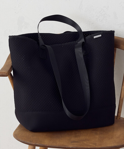 MONO　COMME CA（モノコムサ）の「パンチングショルダートート（トートバッグ・レディース・イエロー/ブラック/グレー/クリーム・FREE）」の17枚目の写真