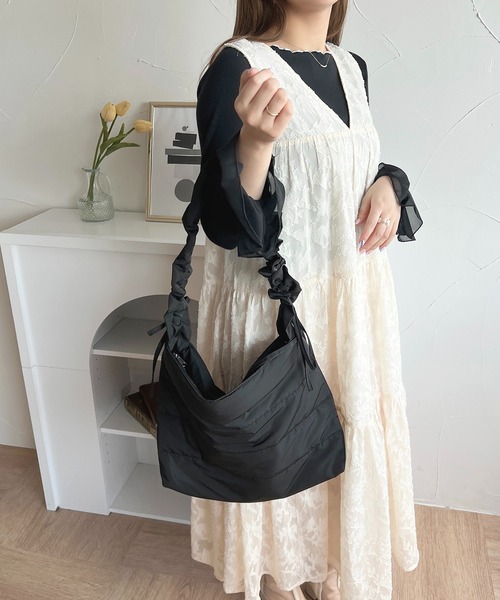 apres jour（アプレジュール）の「ギャザーショルダーバッグ【ZOZOTOWN限定アイテム】（ショルダーバッグ・レディース・ブラック/アイボリー/ピンク・FREE）」の16枚目の写真