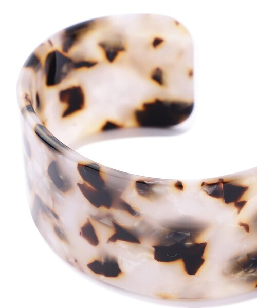 N.（N. Natural Beauty Basic）（エヌエヌナチュラルビューティーベーシック）の「マーブル樹脂バングル（バングル/リストバンド・レディース・ベージュ系その他・FREE）」の2枚目の写真