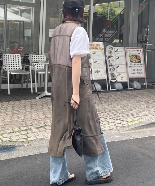 fredy emue(フレディエミュ)の「シアーロングジレ(ベスト・レディース・ブラウン/オフホワイト・38)」の14枚目の写真