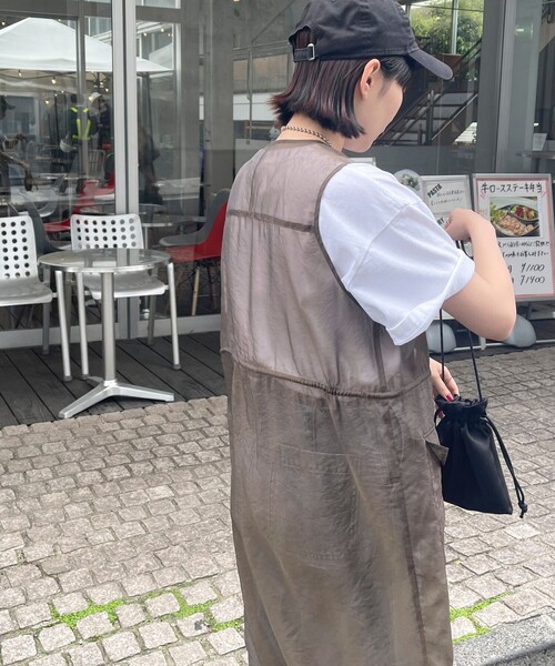 fredy emue(フレディエミュ)の「シアーロングジレ(ベスト・レディース・ブラウン/オフホワイト・38)」の17枚目の写真