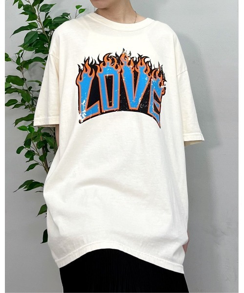 MODISH GAZE(モディシュガゼ)の「【MODISH GAZE】LOVEロゴプリント ピグメント加工 ビッグシルエットTシャツ (CP)(Tシャツ/カットソー・レディース・ネイビー/アイボリー/スミクロ・FREE)」の4枚目の写真