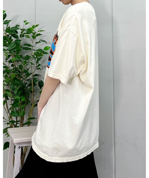 MODISH GAZE(モディシュガゼ)の「【MODISH GAZE】LOVEロゴプリント ピグメント加工 ビッグシルエットTシャツ (CP)(Tシャツ/カットソー・レディース・ネイビー/アイボリー/スミクロ・FREE)」の6枚目の写真