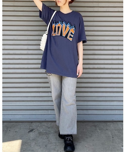 MODISH GAZE(モディシュガゼ)の「【MODISH GAZE】LOVEロゴプリント ピグメント加工 ビッグシルエットTシャツ (CP)(Tシャツ/カットソー・レディース・ネイビー/アイボリー/スミクロ・FREE)」の15枚目の写真