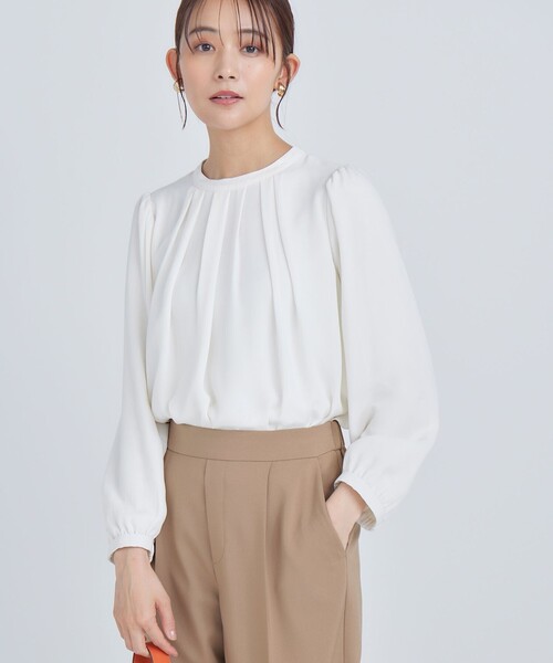 組曲（クミキョク）の「ジョーゼットシフォン タックブラウス（シャツ/ブラウス・レディース・ネイビー系/アイボリー系/ローズ系・3/2）」の1枚目の写真