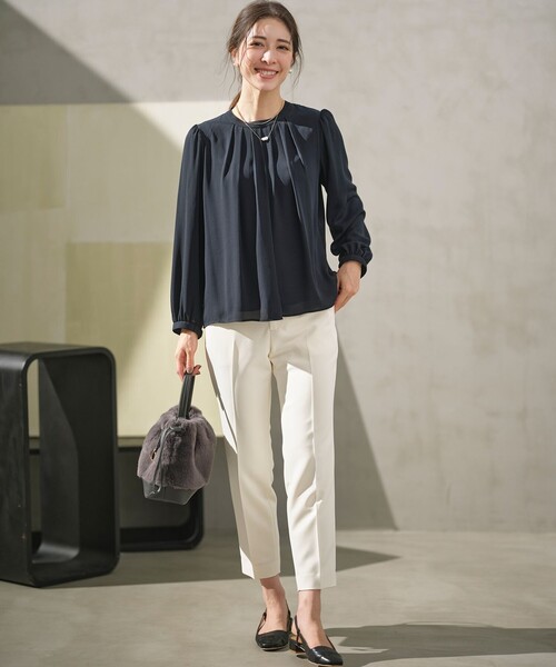 組曲（クミキョク）の「ジョーゼットシフォン タックブラウス（シャツ/ブラウス・レディース・ネイビー系/アイボリー系/ローズ系・3/2）」の4枚目の写真