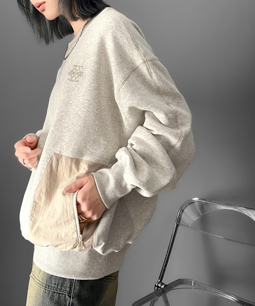 Java（ジャバ）の「《JaVa ジャバコラボ》大人カジュアルの進化版。胸刺繍裏起毛異素材コンビBigポケットステッチ使いスウェット（スウェット・メンズ・チャコールグレー/ブラック/オートミール・MEDIUM/LARGE/X-LARGE/SMALL）」の6枚目の写真