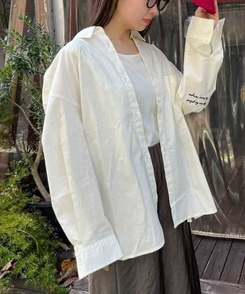 WILLOW(ウィロー)の「【WILLOW】ワンポイント刺繍オーバースリープシャツ(シャツ/ブラウス・レディース・ホワイト・ONE SIZE)」の3枚目の写真