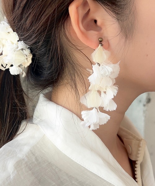 m.soeur（エムスール）の「イチョウと撫子のイヤリング（イヤリング・レディース・ブラック/グレー/ホワイト・FREE）」の4枚目の写真