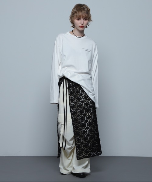 CREOLME(クレオルム)の「(CREOLME)グラフィックアートロングTシャツ(Tシャツ/カットソー・レディース・グレー/ホワイト系その他/ブラウン・FREE)」の4枚目の写真