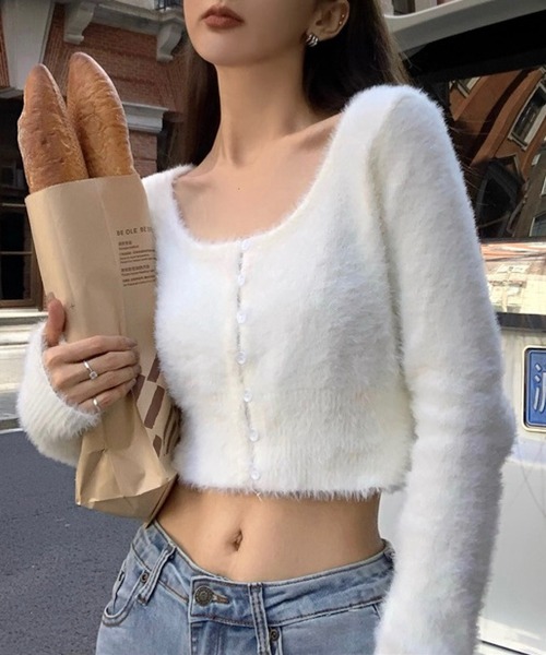 INASTUDIOS（イーナストゥディオス）の「ふんわりシャギークロップドトップス（Tシャツ/カットソー・レディース・ブラック/ホワイト/グリーン・FREE）」の2枚目の写真