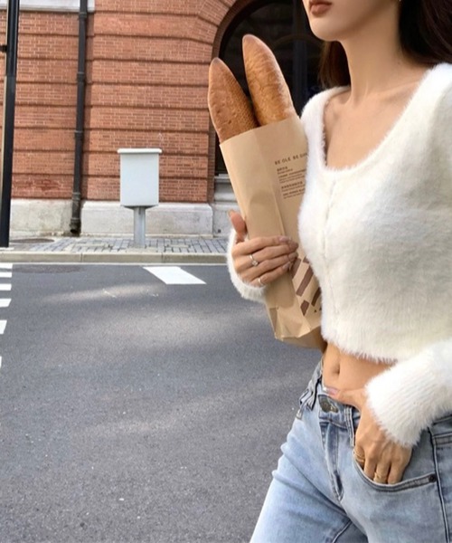 INASTUDIOS（イーナストゥディオス）の「ふんわりシャギークロップドトップス（Tシャツ/カットソー・レディース・ブラック/ホワイト/グリーン・FREE）」の6枚目の写真