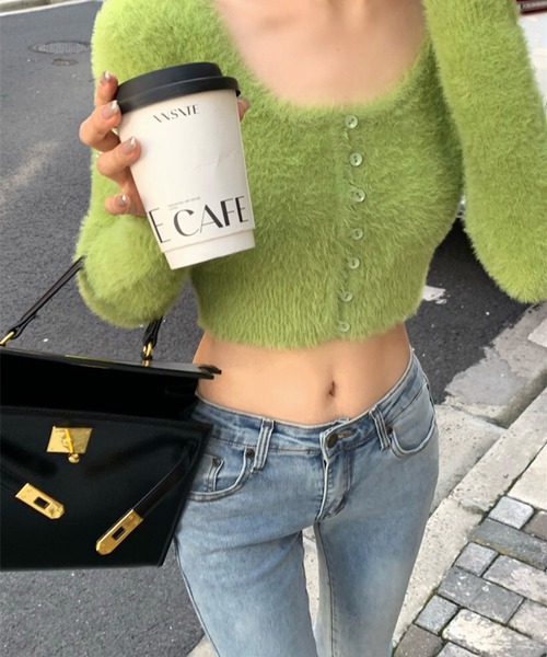 INASTUDIOS（イーナストゥディオス）の「ふんわりシャギークロップドトップス（Tシャツ/カットソー・レディース・ブラック/ホワイト/グリーン・FREE）」の7枚目の写真