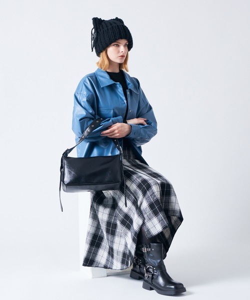 ALTROSE（アルトローズ）の「ローゲージ ネコミミ ねこみみ 猫耳 ニット帽（ニットキャップ/ビーニー・レディース・ブルー/アイボリー/ブラック・FREE）」の5枚目の写真