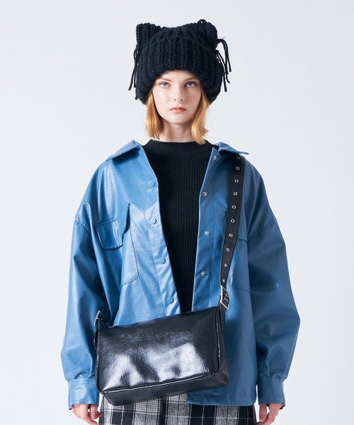 ALTROSE（アルトローズ）の「ローゲージ ネコミミ ねこみみ 猫耳 ニット帽（ニットキャップ/ビーニー・レディース・ブルー/アイボリー/ブラック・FREE）」の4枚目の写真