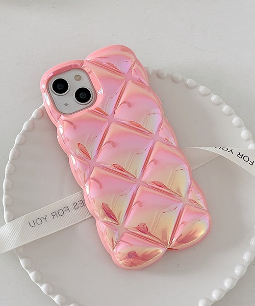 c.u.l（シーユーエル）の「ぷくぷくキルティング オーロラ iPhoneカバー アイフォンケース ipc722（スマホケース/カバー・レディース・クリア/ピンク/ホワイト・iPhone 14/iPhone 14 Pro/iPhone 15/iPhone 15 Pro/iPhone 16/iPhone 16 Pro）」の3枚目の写真