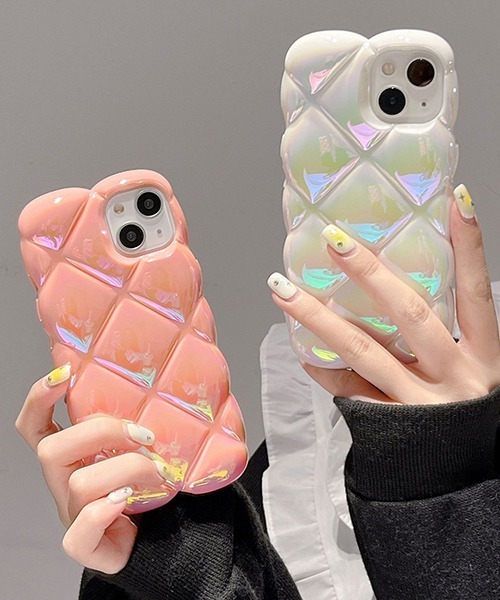 c.u.l（シーユーエル）の「ぷくぷくキルティング オーロラ iPhoneカバー アイフォンケース ipc722（スマホケース/カバー・レディース・クリア/ピンク/ホワイト・iPhone 14/iPhone 14 Pro/iPhone 15/iPhone 15 Pro/iPhone 16/iPhone 16 Pro）」の4枚目の写真