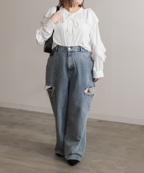 CLETTE(クレット)の「リボン付き2WAYフリルブラウス(シャツ/ブラウス・レディース・ブラック/ブルー/オフホワイト・4L/3L/LL)」の4枚目の写真