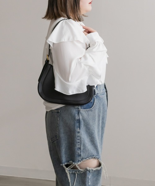 CLETTE(クレット)の「リボン付き2WAYフリルブラウス(シャツ/ブラウス・レディース・ブラック/ブルー/オフホワイト・4L/3L/LL)」の6枚目の写真