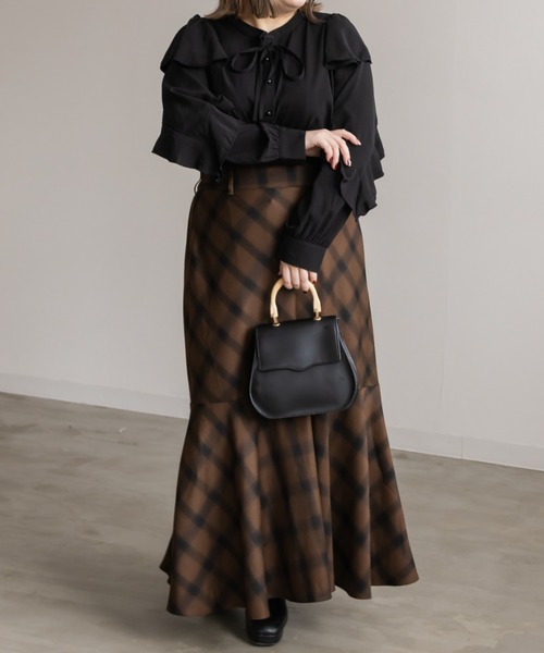 CLETTE(クレット)の「リボン付き2WAYフリルブラウス(シャツ/ブラウス・レディース・ブラック/ブルー/オフホワイト・4L/3L/LL)」の9枚目の写真