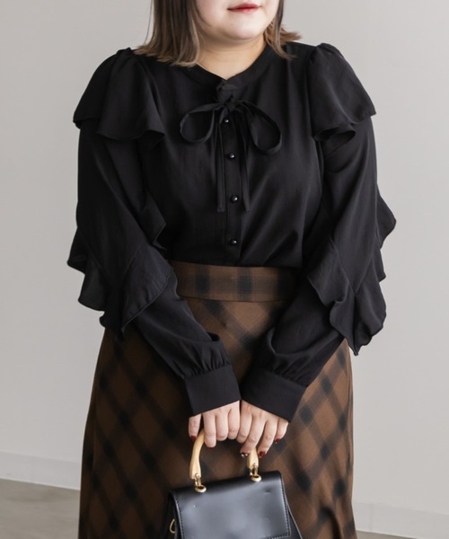 CLETTE(クレット)の「リボン付き2WAYフリルブラウス(シャツ/ブラウス・レディース・ブラック/ブルー/オフホワイト・4L/3L/LL)」の10枚目の写真