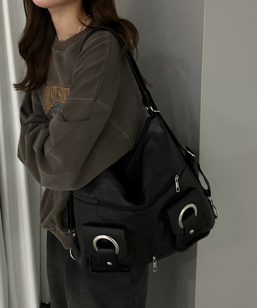 apres jour mignon（アプレジュールミニョン）の「【apresjour mignon×ARIAZ】リングポケット2WAYバッグ（ショルダーバッグ・レディース・ブラック・ONESIZE）」の2枚目の写真