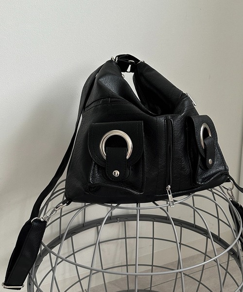 apres jour mignon（アプレジュールミニョン）の「【apresjour mignon×ARIAZ】リングポケット2WAYバッグ（ショルダーバッグ・レディース・ブラック・ONESIZE）」の9枚目の写真