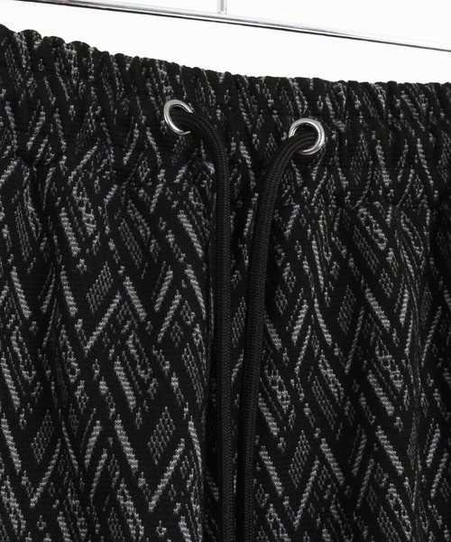 ANGENEHM（アンゲネーム）の「mp13335-Geometric jacquard fabric shorts ショートパンツ（その他パンツ・メンズ・ブラック/キナリ・S/M/L）」の6枚目の写真