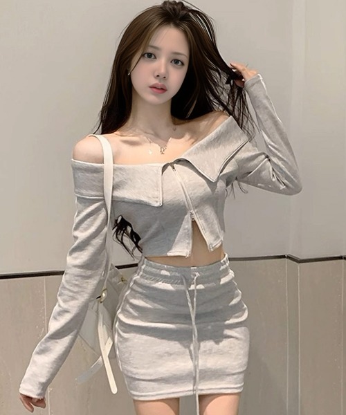 .KOM（ドットコム）の「A'GEM/9 × .kom 『.KOM/ドットケーオーエム』 スウェットクロップドZIPトップス＆スウェットﾐﾆｽｶｰﾄ/（スウェット・レディース・グレー・M）」の3枚目の写真