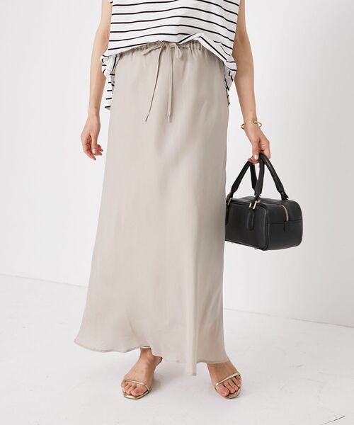 le.coeur blanc（ルクールブラン）の「キュプラフィブリルナロースカート（スカート・レディース・ブラック/グレイッシュベージュ・38）」の5枚目の写真