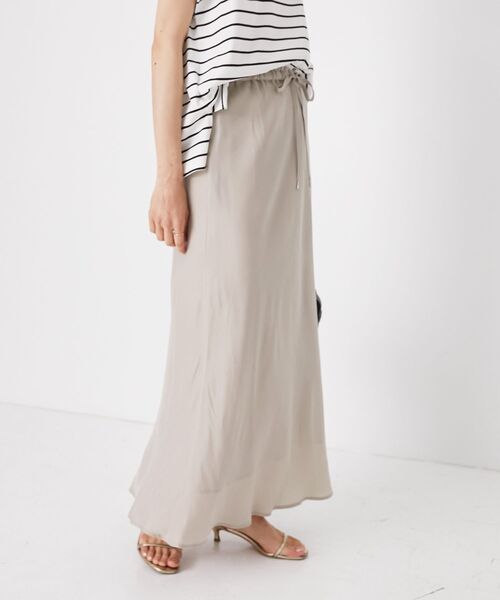 le.coeur blanc（ルクールブラン）の「キュプラフィブリルナロースカート（スカート・レディース・ブラック/グレイッシュベージュ・38）」の6枚目の写真