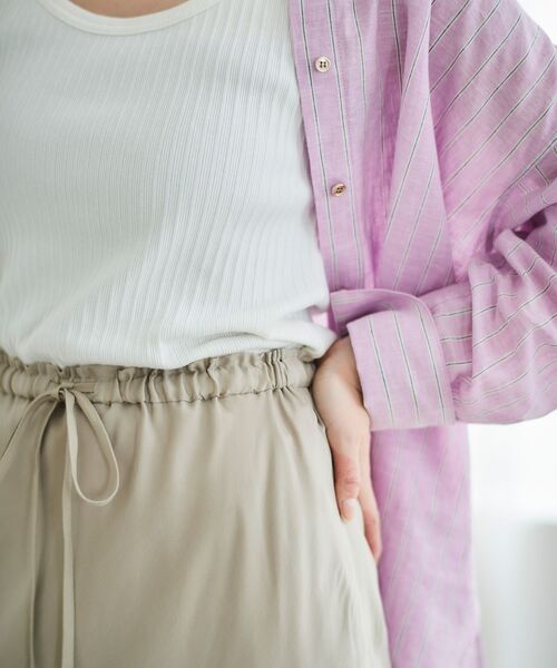 le.coeur blanc（ルクールブラン）の「キュプラフィブリルナロースカート（スカート・レディース・ブラック/グレイッシュベージュ・38）」の17枚目の写真