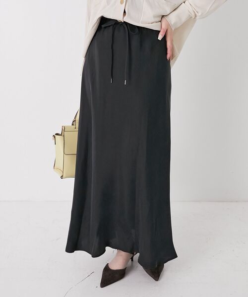 le.coeur blanc（ルクールブラン）の「キュプラフィブリルナロースカート（スカート・レディース・ブラック/グレイッシュベージュ・38）」の22枚目の写真