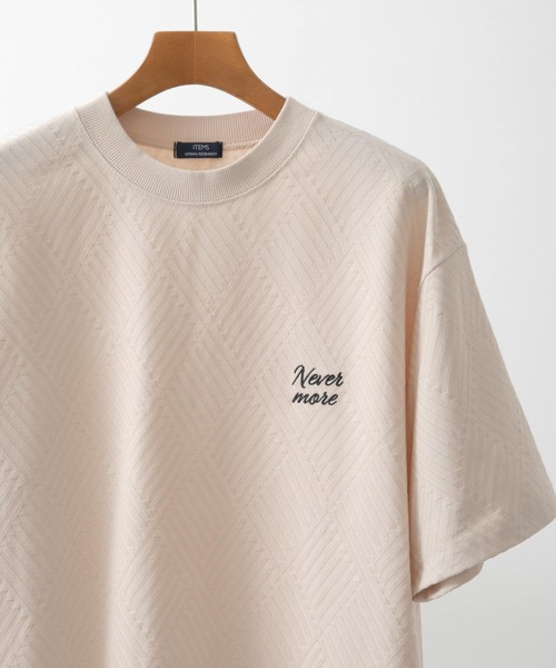 ITEMS URBANRESEARCH（アイテムズ アーバンリサーチ）の「ワンポイント刺繍ヘリンボンジャカードTシャツ（Tシャツ/カットソー・メンズ・ホワイト/ベージュ/ブラック・MEDIUM/LARGE）」の3枚目の写真