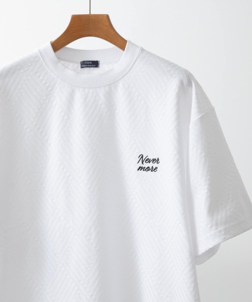 ITEMS URBANRESEARCH（アイテムズ アーバンリサーチ）の「ワンポイント刺繍ヘリンボンジャカードTシャツ（Tシャツ/カットソー・メンズ・ホワイト/ベージュ/ブラック・MEDIUM/LARGE）」の2枚目の写真