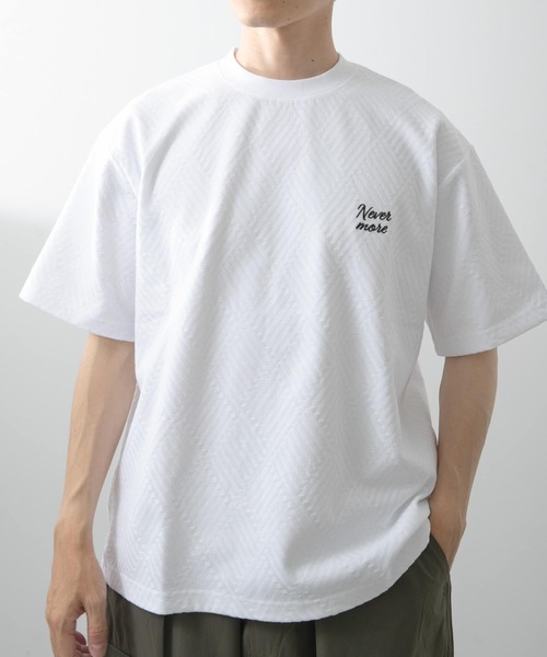 ITEMS URBANRESEARCH（アイテムズ アーバンリサーチ）の「ワンポイント刺繍ヘリンボンジャカードTシャツ（Tシャツ/カットソー・メンズ・ホワイト/ベージュ/ブラック・MEDIUM/LARGE）」の4枚目の写真